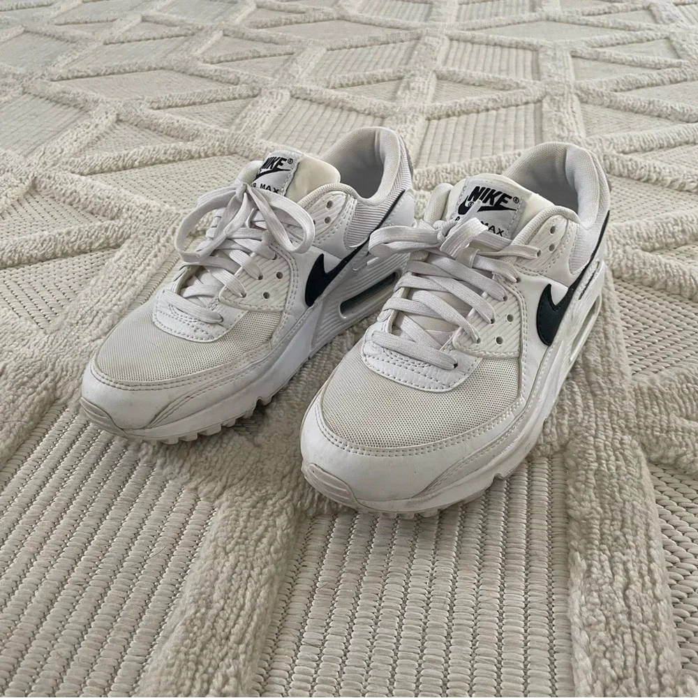Nike Air Max 90s - Picture 4 of 9
